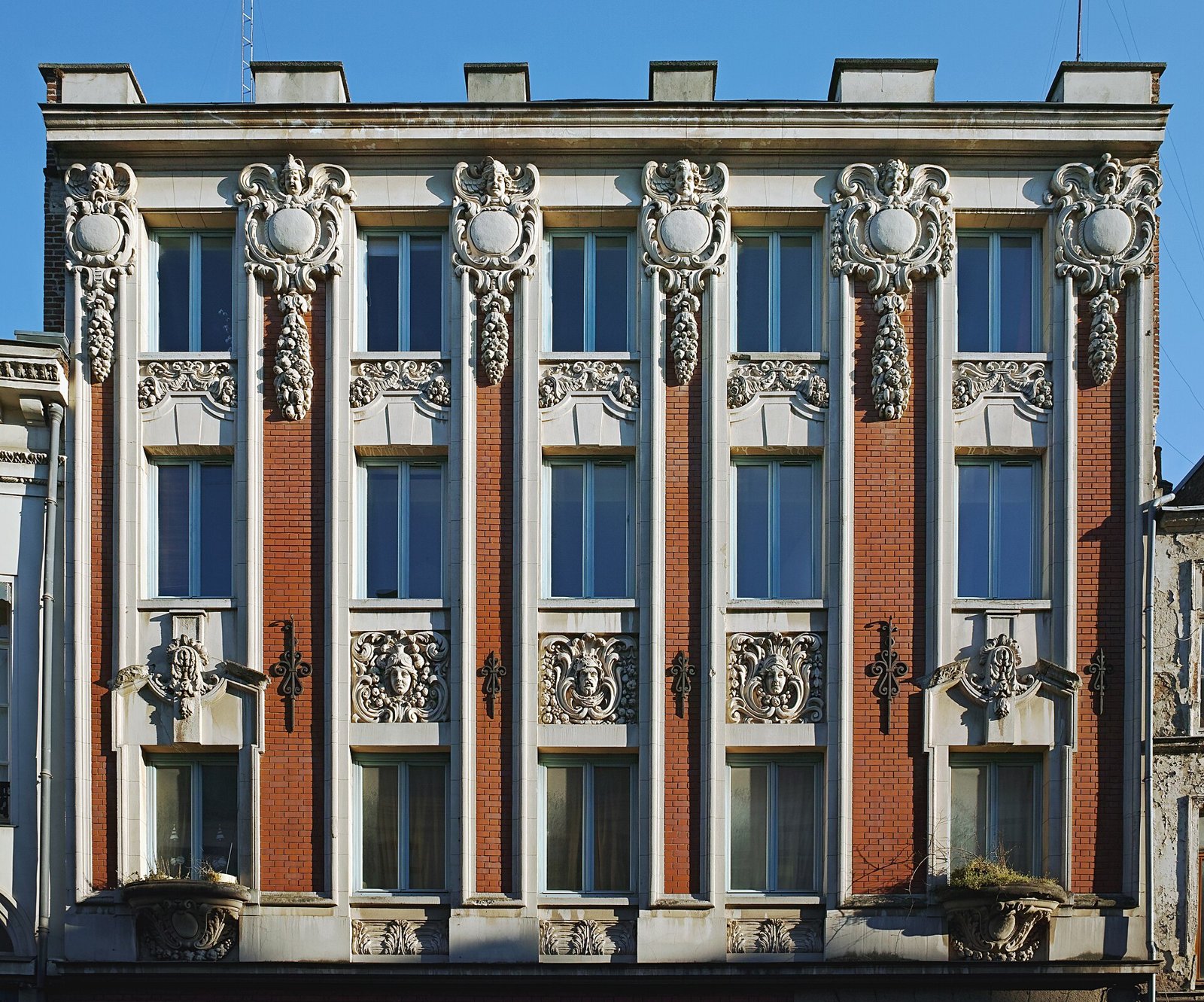 Façade d'un immeuble d'habitation ancien à Lille